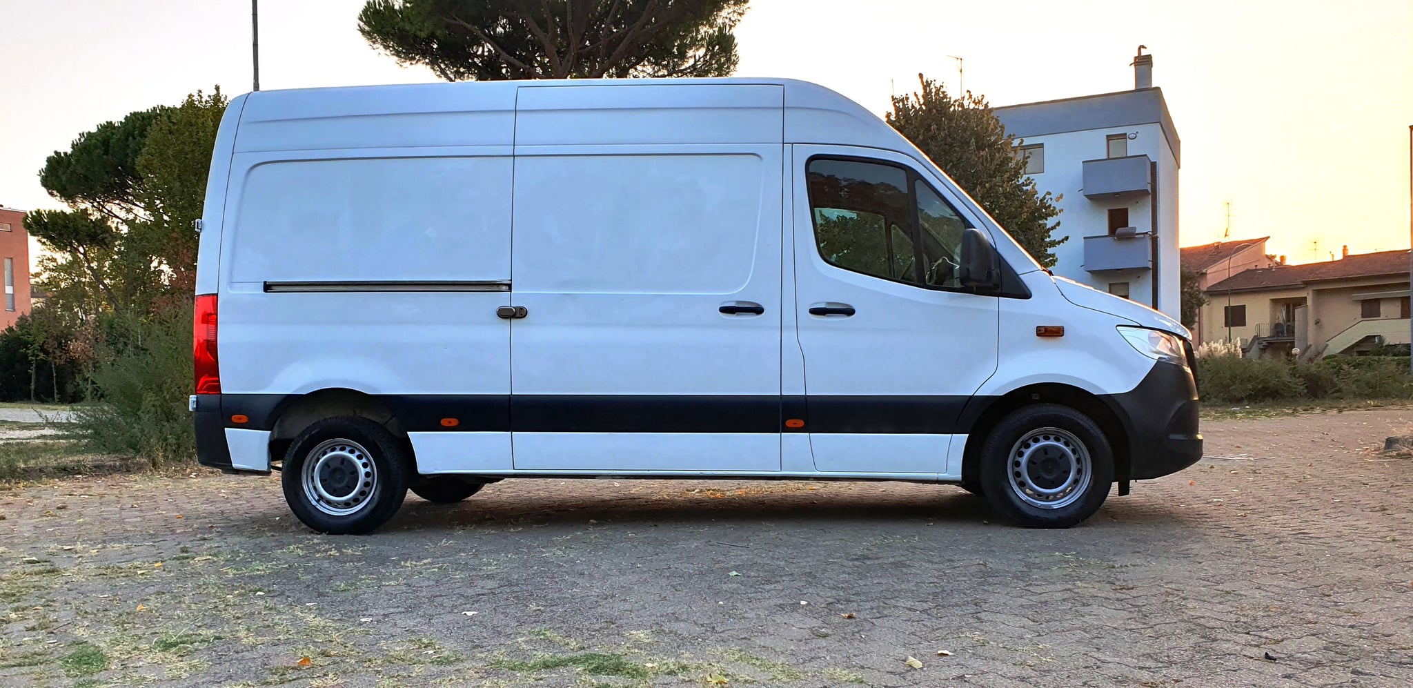 MERCEDES SPRINTER 311  NEW MODEL KM  85.000   € 17.500