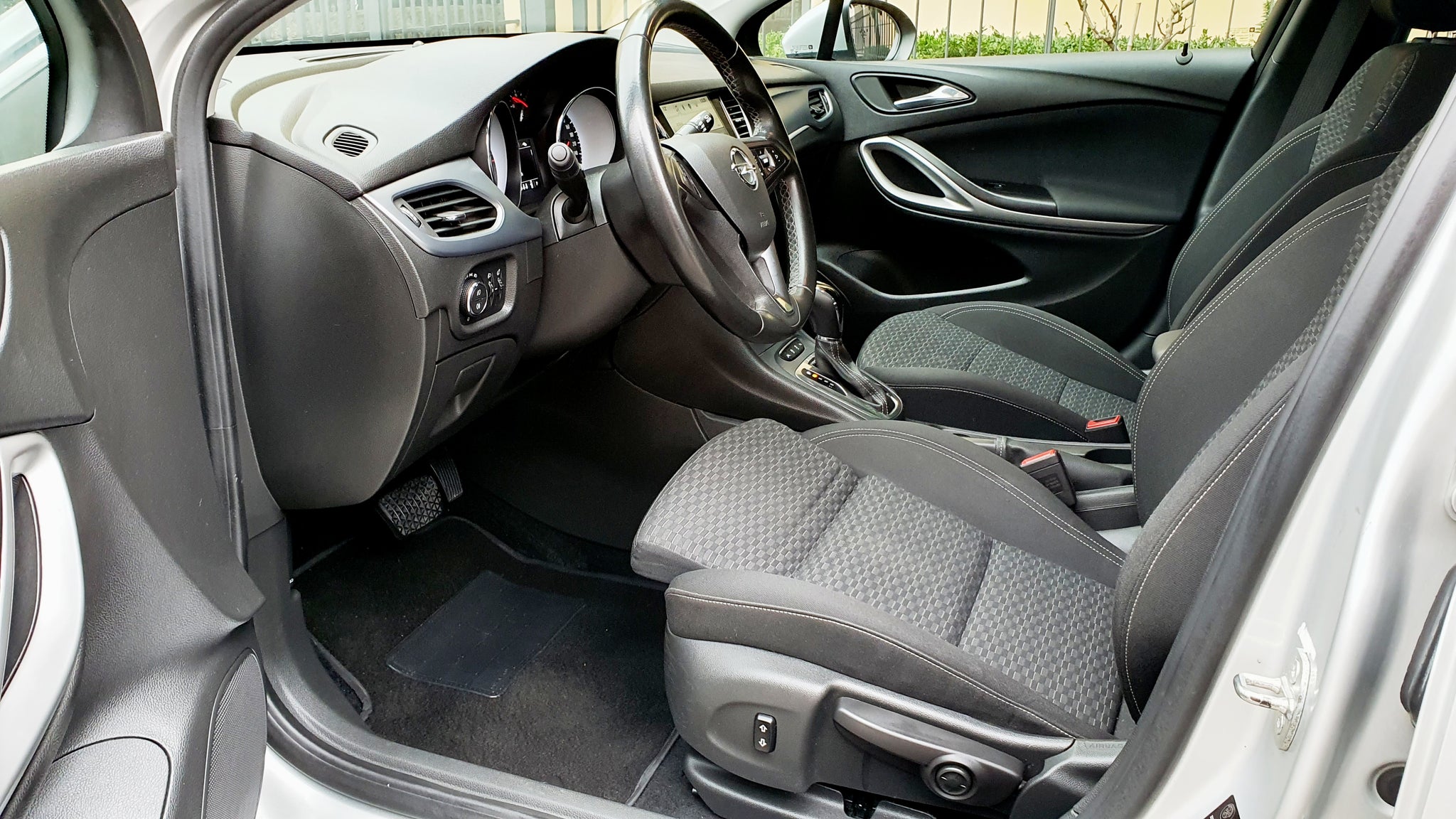 Opel Astra sw 1.6 136 cv Business  Cambio aut. 8/2019 64.000 km  €9.300